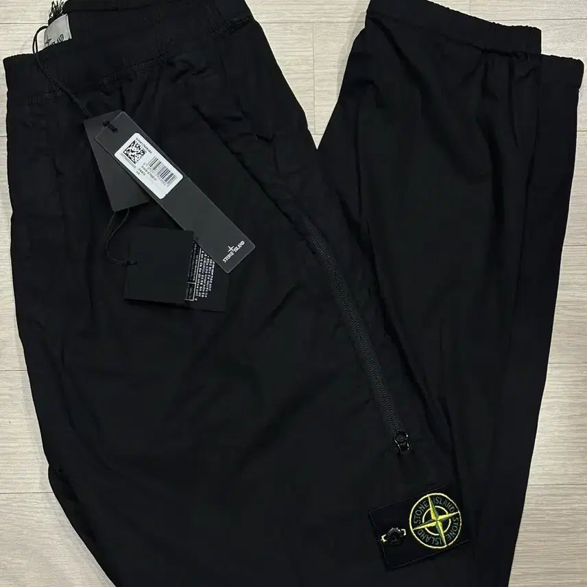 [BUNJANG] Stone Island Patch Cotton Track Pants / 스톤아일랜드 와펜패치 코튼 트랙팬츠 23ss 새상품