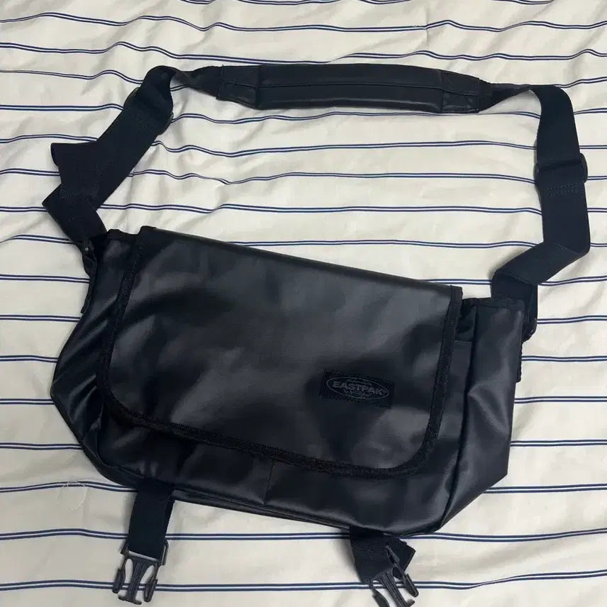 [BUNJANG] Eastpak JR S Messenger Bag / 이스트팩 제이알S 메신저백