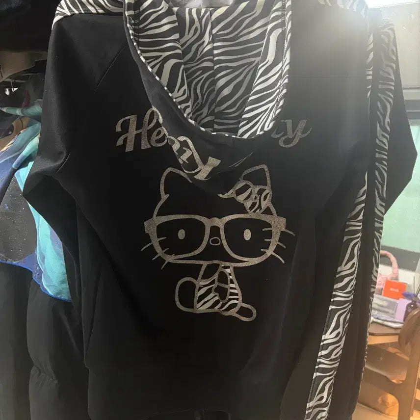 [BUNJANG] Hello Kitty Zebra Jersey / 헬로키티 지브라 저지