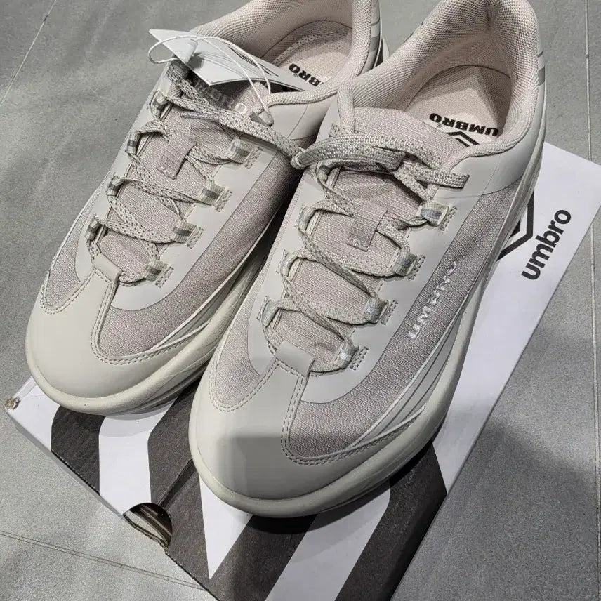 [BUNJANG] Umbro Highcore Mono Sneakers Beige 265 / 엄브로 새상품  하이코어 모노 운동화  베이지 265