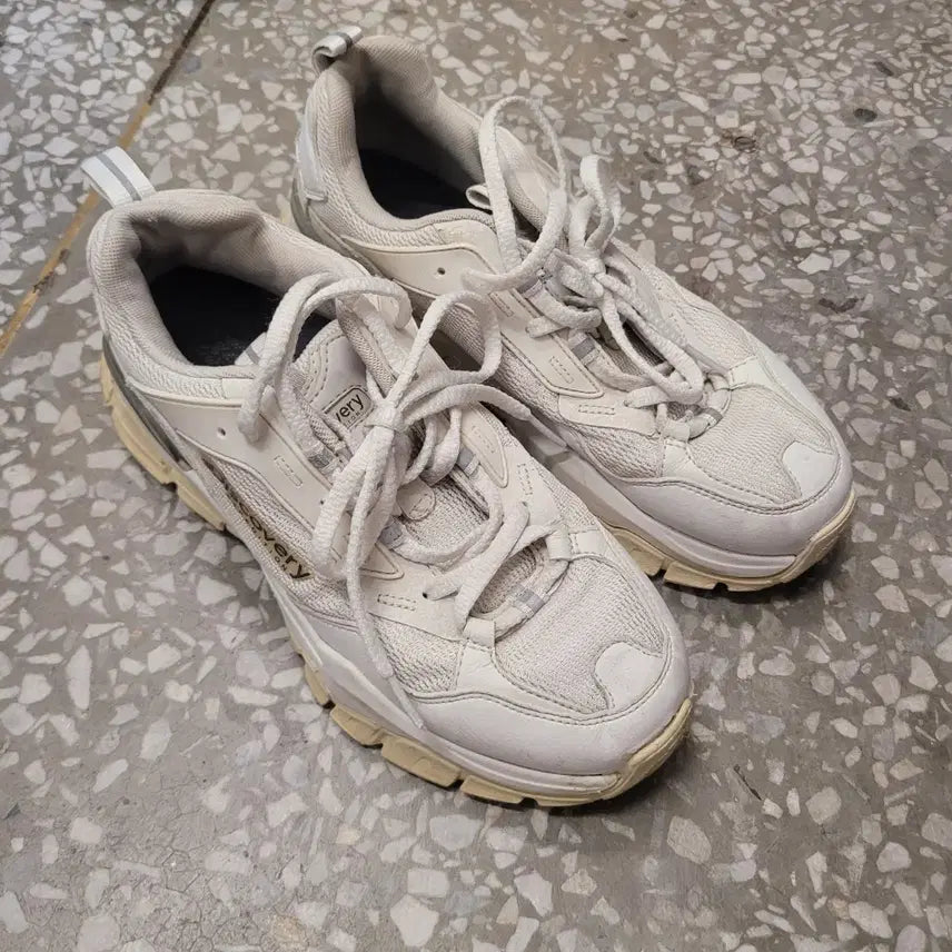 [BUNJANG] Discovery Sneakers Size 260 / [260 size] 디스커버리 운동화