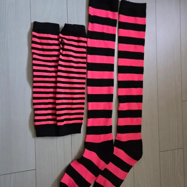 [BUNJANG] Striped Thigh-High Socks & Arm Warmers Set (Pink/Black) / 니삭스 & 암워머 핑크/블랙 스트라이프 줄무늬 패턴 씬 이모 EMO 패션 팔토시 긴양말