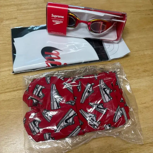 [BUNJANG] Supreme Speedo Nike Swim Set Bundle / 슈프림 스피도 나이키 스윔 세트 일괄 판매