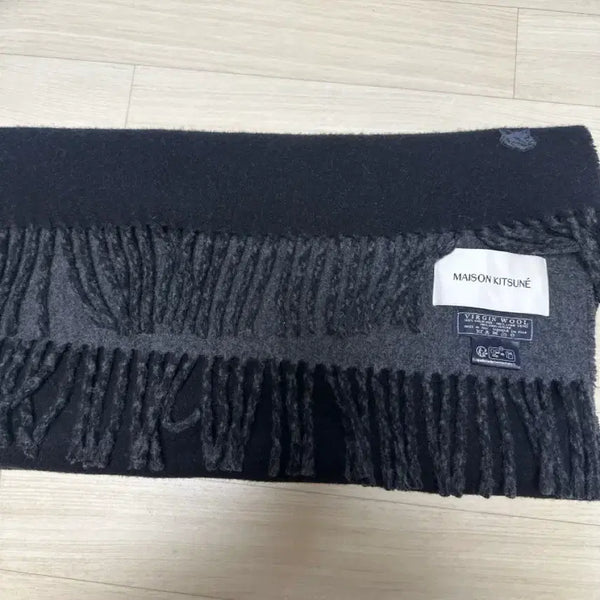 [BUNJANG] Maison Kitsuné Reversible Wool Scarf / 메종키츠네 리버서블 머플러