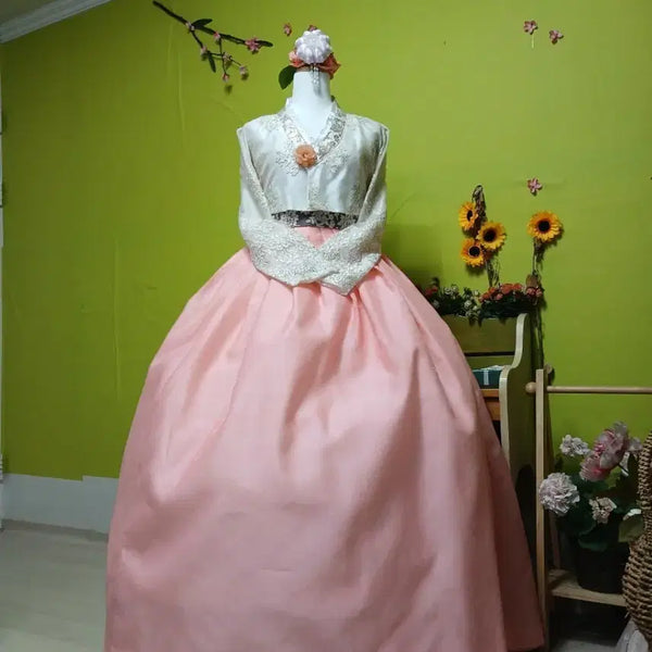 [BUNJANG] Women's Hanbok Silk Skirt and High-Quality Gold Leaf/Thread Lace Jeogori with Ribbon / 77 /  고퀄/ 금박 / 금사실 레이스 저고리. / 실크치마 / 실크  리본끈  여성한복