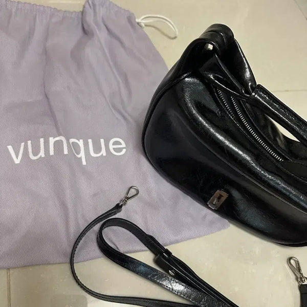 [BUNJANG] Vunque Half Moon Black Bag / 분크 하프문 블랙 팔아요