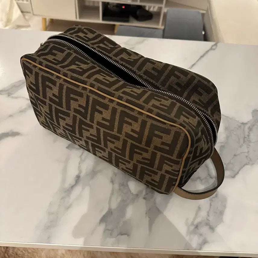 [BUNJANG] Fendi Brown FF Pattern Dopp Kit / 26년 6월 구매 새거 펜디 브라운 FF 패턴 돕키트