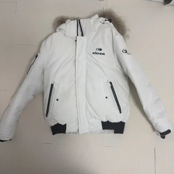 [BUNJANG] Eider White Padded Jacket with Fur Hood / 아이더 패딩 화이트