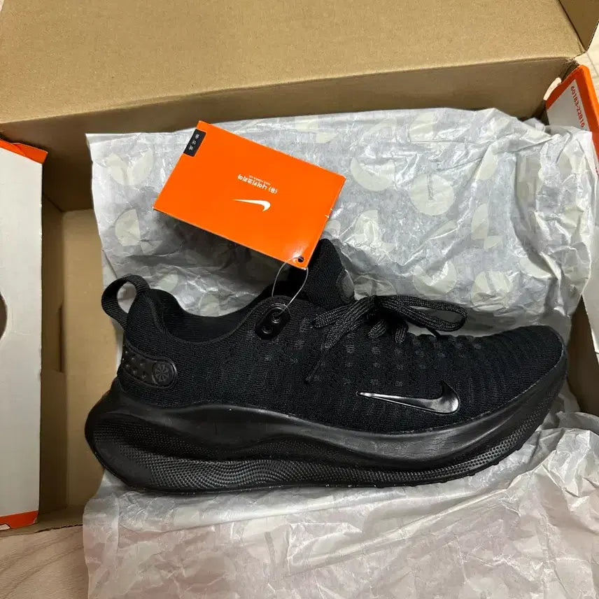 [BUNJANG] W Infinity Run 4 All Black Shoes (New) / (일주일 할인) W 인피니티런4 올검 240 새제품