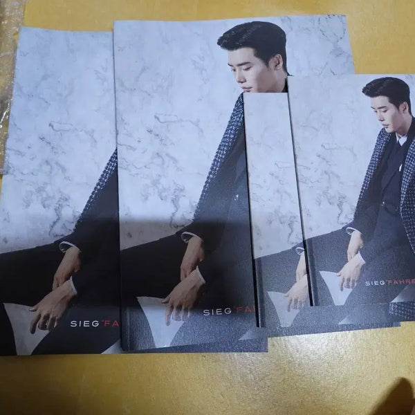 [BUNJANG] Lee Jong Suk Photobook & Magazine Bundle / 이종석 화보집 및 잡지 일괄판매