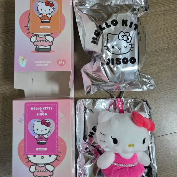 [BUNJANG] Hello Kitty x Jisoo Plush Keychain Set / 헬로키티 X 지수 플러쉬 키링