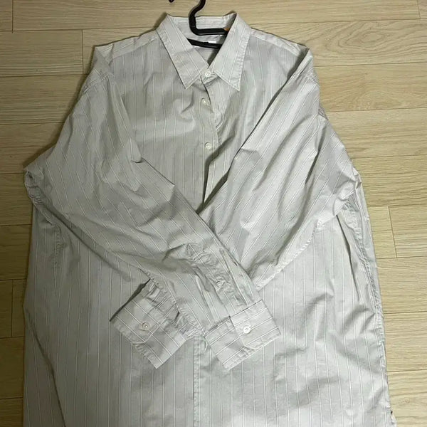 [BUNJANG] Uniqlo U Shirt / 유니클로U 셔츠