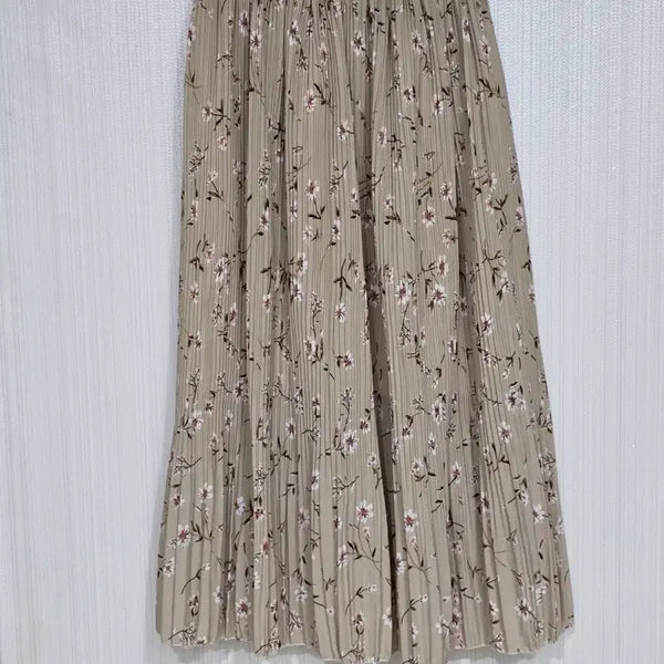[BUNJANG] Flower Pattern Pleated Midi Skirt - Beige / 플라워 패턴 플리츠 스커트 베이지