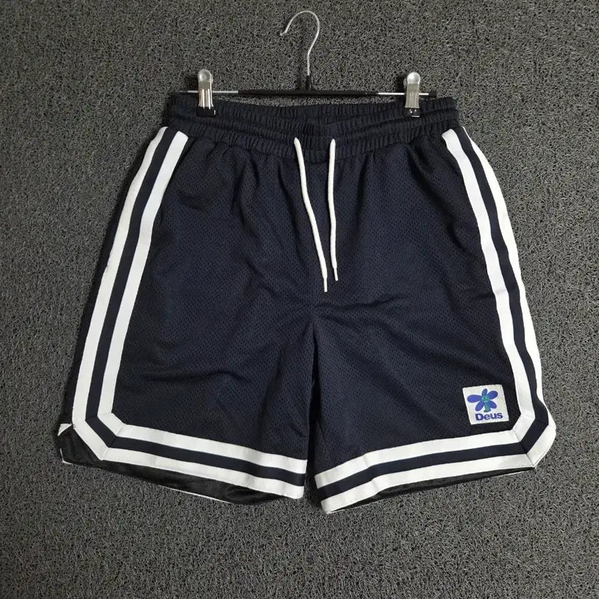 [BUNJANG] Deus Ex Machina Navy Shorts / 데우스 반바지 네이비