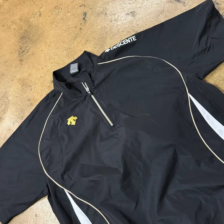 [BUNJANG] Descente Half-Zip Windbreaker T-Shirt / [정품/100] 데상트 하프집업 바람막이 반팔