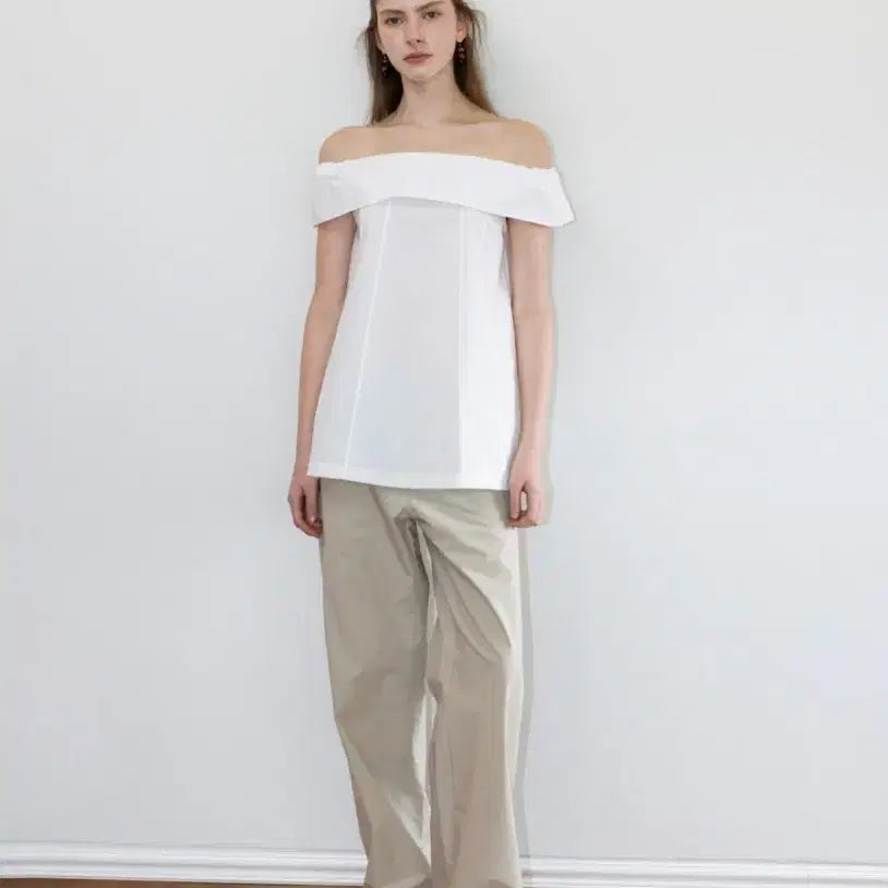 [BUNJANG] Thel'Ree Ruffle Off-Shoulder Blouse Ivory / 더릴 러플 오프숄더 블라우스 아이보리