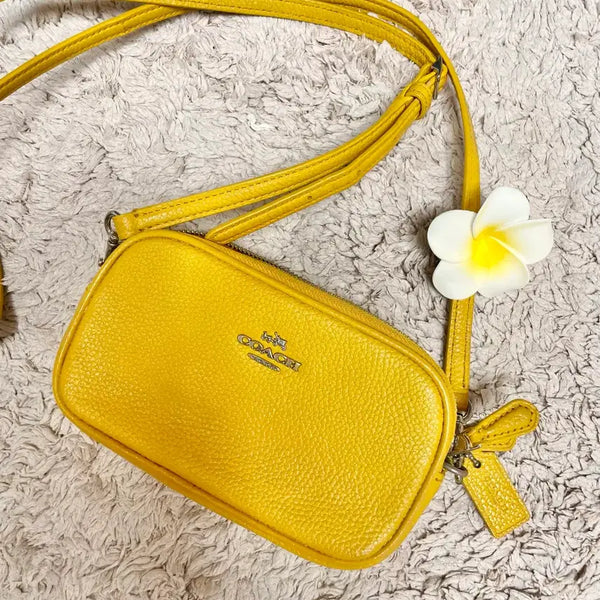 [BUNJANG] Coach Yellow Double Zipper Crossbody Mini Bag with Flower Charm / 코치 옐로우 더블 지퍼 크로스바디 미니백
