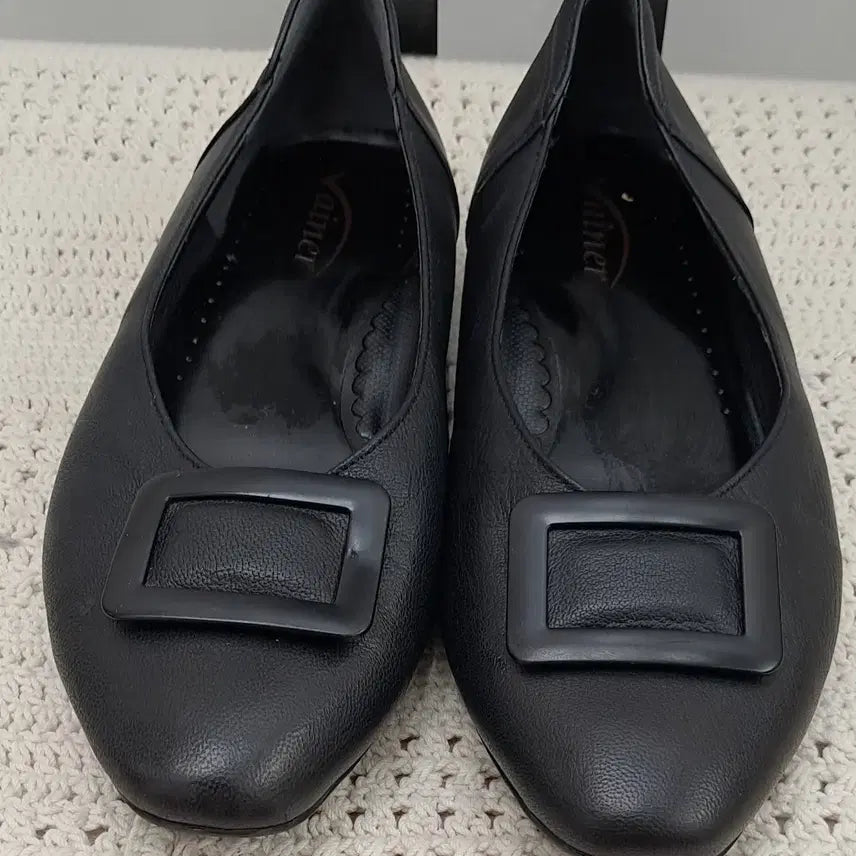[BUNJANG] Biner Comfortable Low Heel Shoes (Size 245) / 바이네르 편한구두 7.5