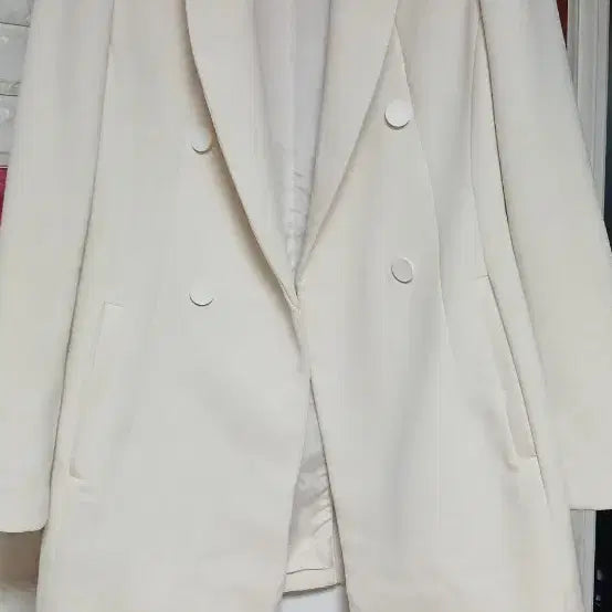 [BUNJANG] Cream Double-Button Blazer Size 66 / 크림색 더블 버튼 블레이저 66사이즈