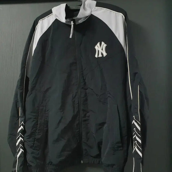 [BUNJANG] MLB New York Yankees Symbol Color-Block Windbreaker Jacket / MLB 뉴욕 양키즈 심볼 배색 바람막이 자켓 105사이즈 판매합니다