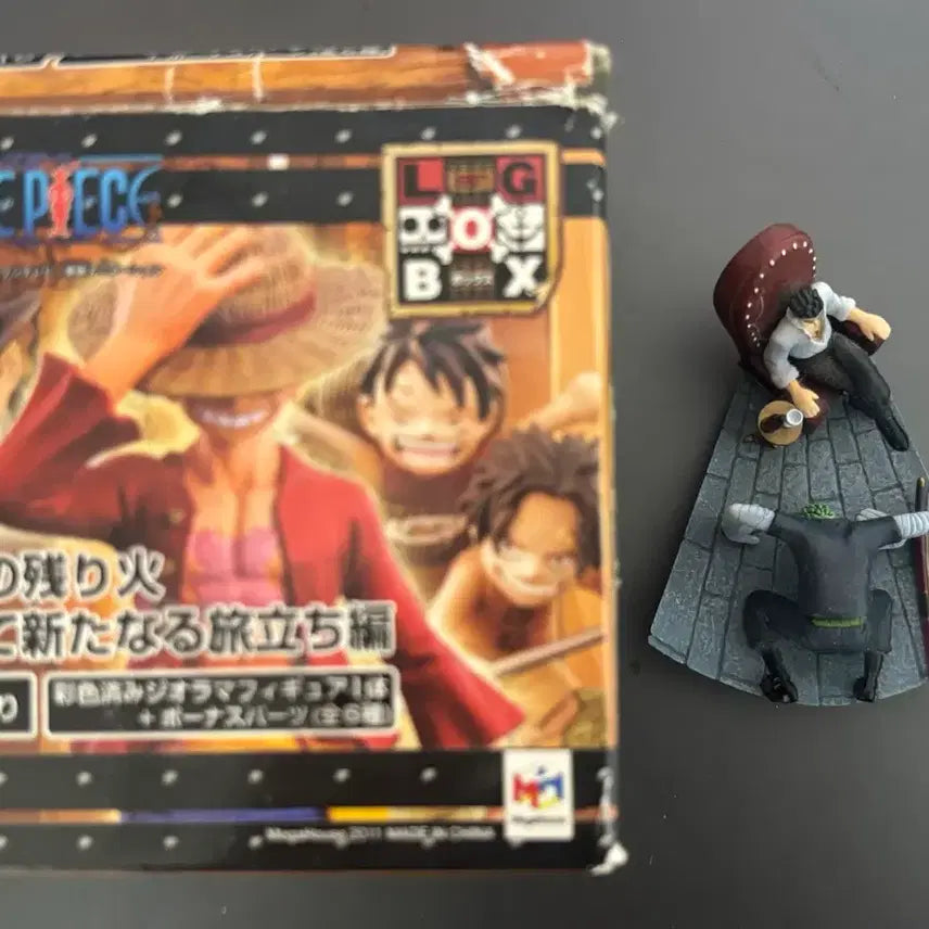 [BUNJANG] One Piece Mihawk Zoro Logbox 4 Mini Figures (Opened, Displayed) / 택포1.8)원피스 미호크 조로 로그박스4 미니 피규어 개봉 전시
