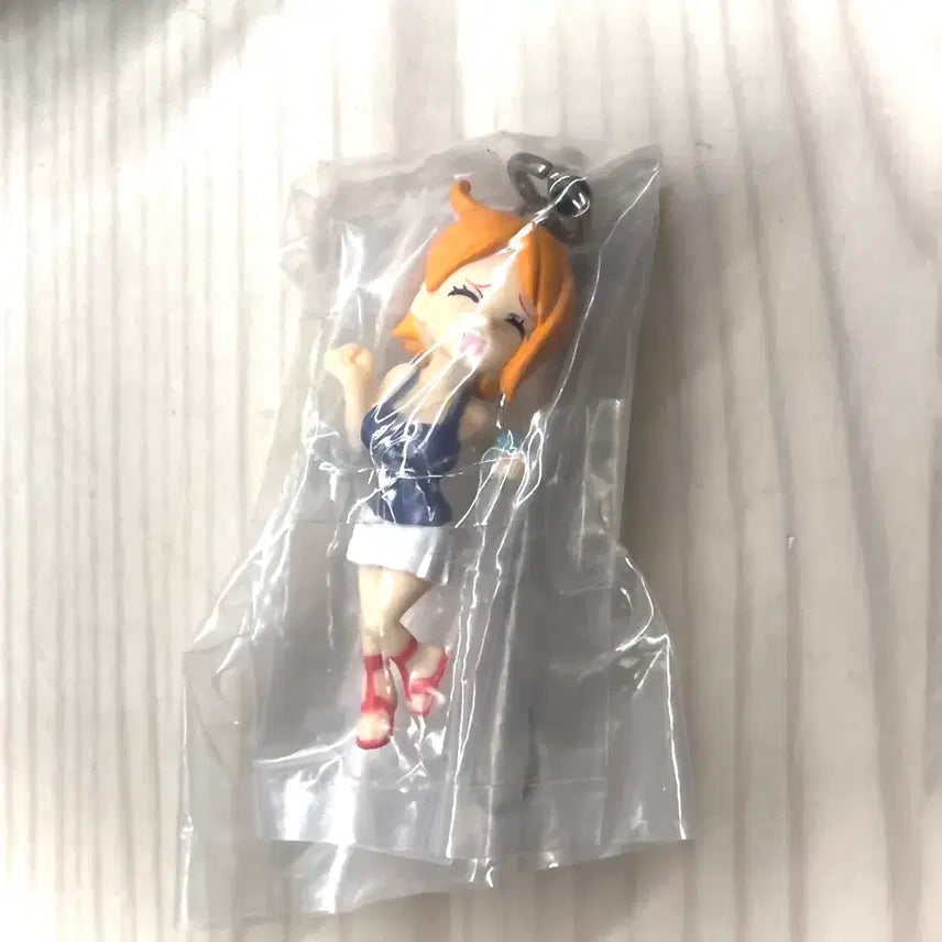 [BUNJANG] One Piece Nami Classic Gacha Strap Figure Keychain / 원피스 나미 고전 가챠 스트랩 피규어 키링 미소녀