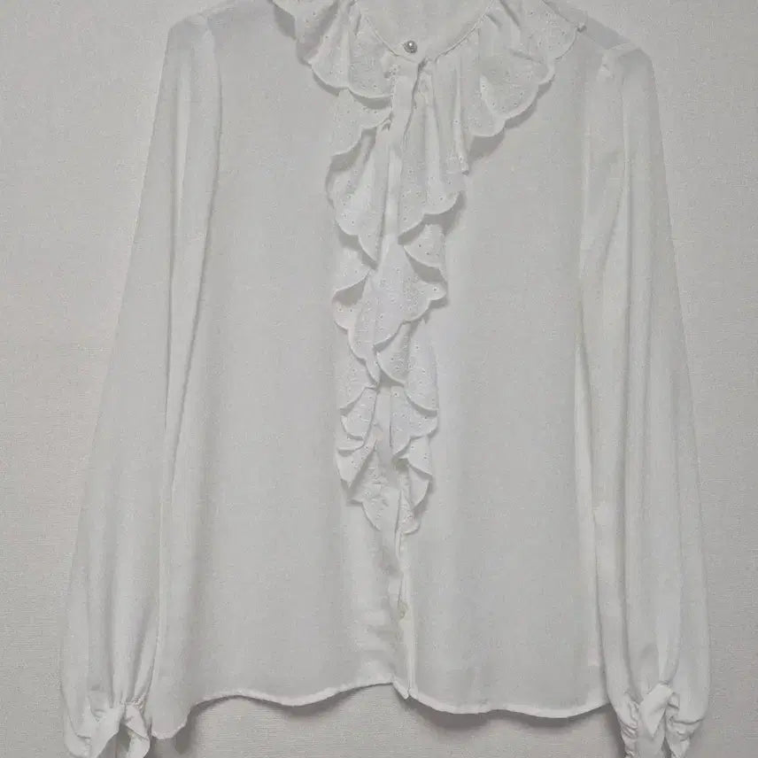 [BUNJANG] Zara Ruffle Punching Lace Blouse / 자라 프릴 펀칭 레이스 블라우스