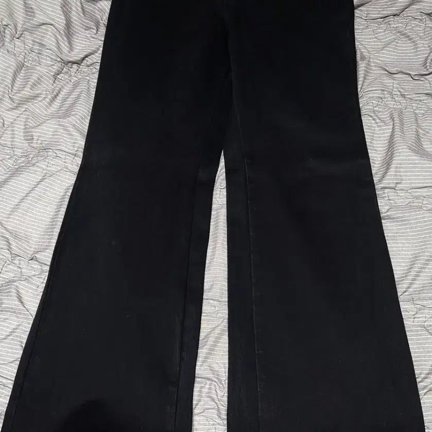 [BUNJANG] Noir Distressed Flare Denim Pants (Black) / [48] 노이어 디스트로이드 플레어 데님 팬츠 (블랙)