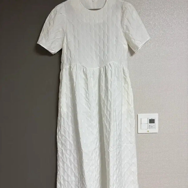 [BUNJANG] Embossed Dress / 엠보 원피스 새상품