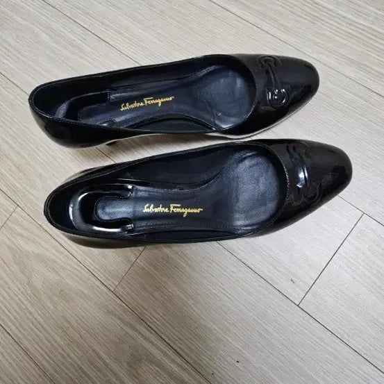 [BUNJANG] Salvatore Ferragamo Vara Heel Pumps Black / 페라가모 바레 힐 검정