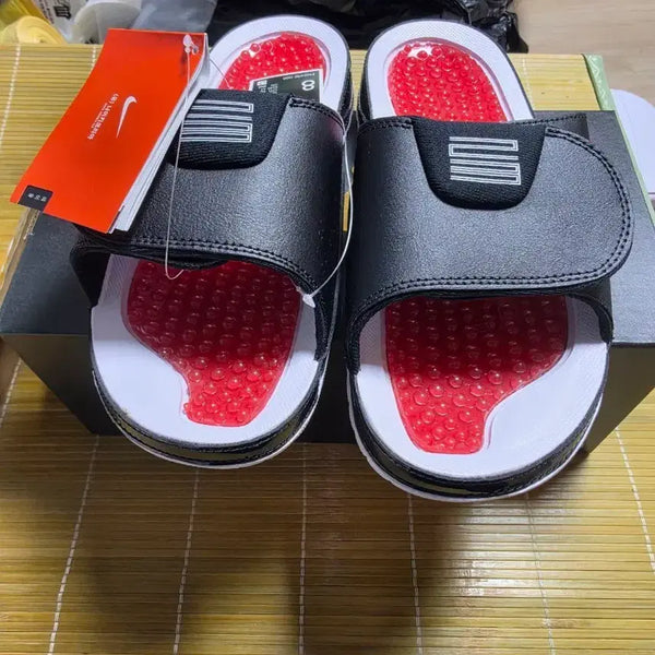 [BUNJANG] Nike Air Jordan 11 Retro 'Cherry' Slides Black Red / 나이키 에어 조던 11 레트로 슬라이드 블랙 레드