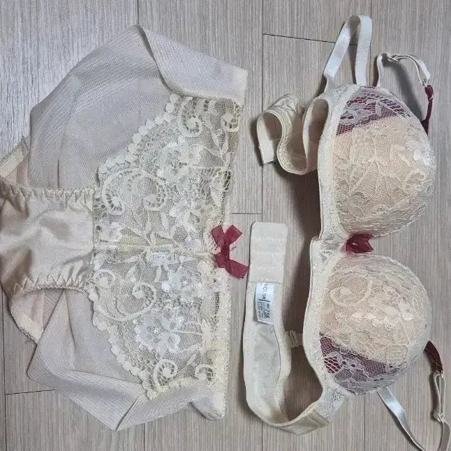 [BUNJANG] Lace Bralette Set - Beige / 레이스 뷔스티에 브라 세트 베이지