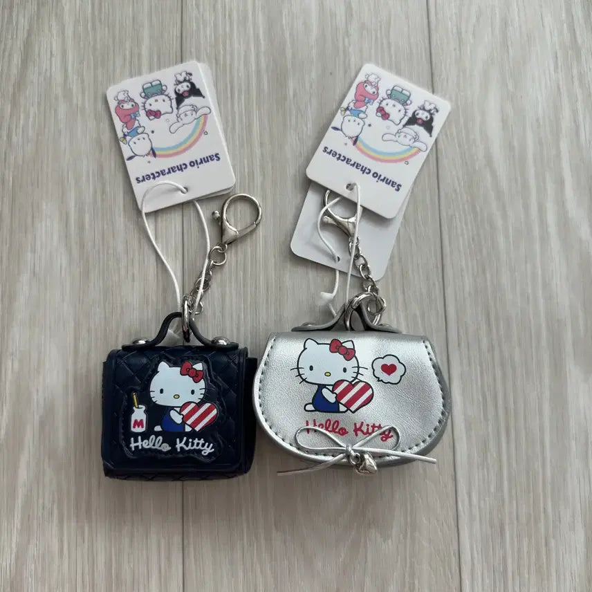 [BUNJANG] Hello Kitty Keychain AirPods Case Mini Pouch / 헬로키티 키링 에어팟 케이스 미니 파우치