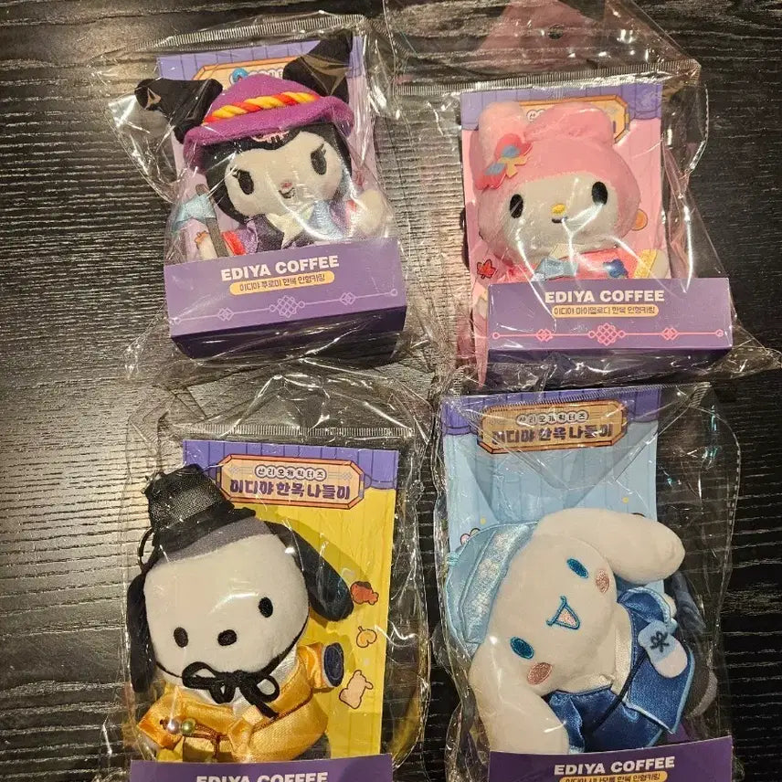 [BUNJANG] Ediya x Sanrio Hanbok Doll Keyring Set / [새상품/4종 세트] 이디야  산리오 한복 인형키링