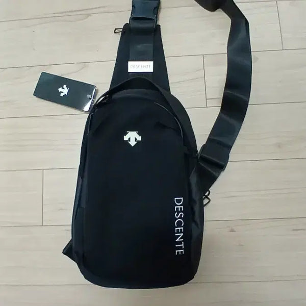 [BUNJANG] Descente Sling Bag Black New / 데상트 슬링백 블랙 새제품
