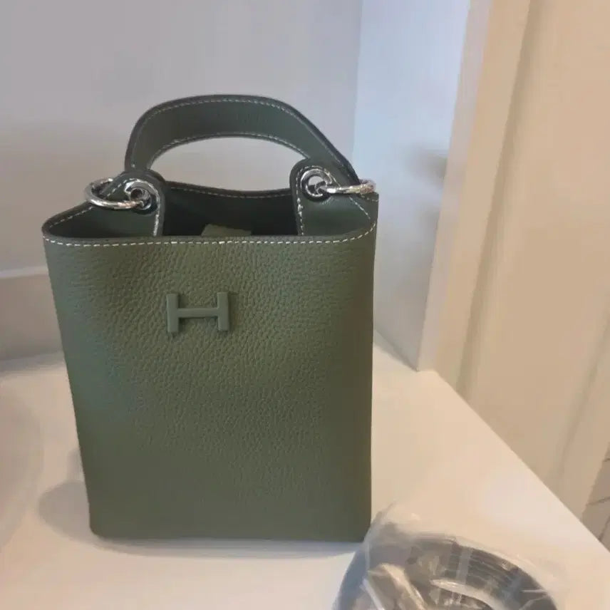 [BUNJANG] Leather Mini Top Handle Crossbody Bag (Olive) / 가죽미니탑핸들크로스백(올리브)새상품