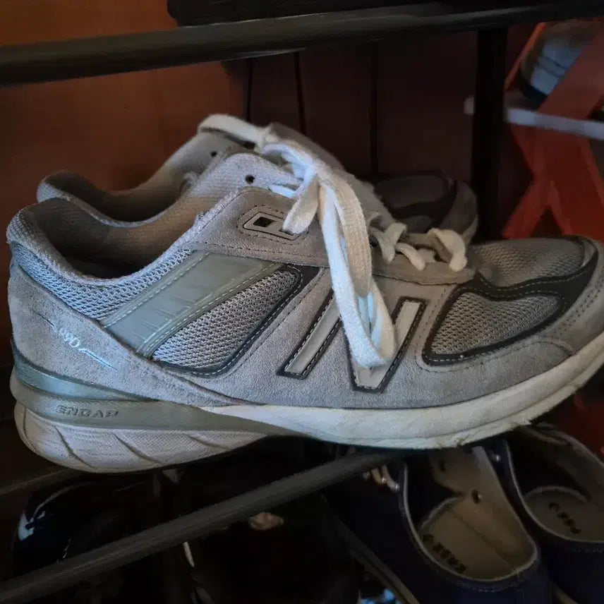 [BUNJANG] New Balance 990v5 Sneakers / 990v5 270