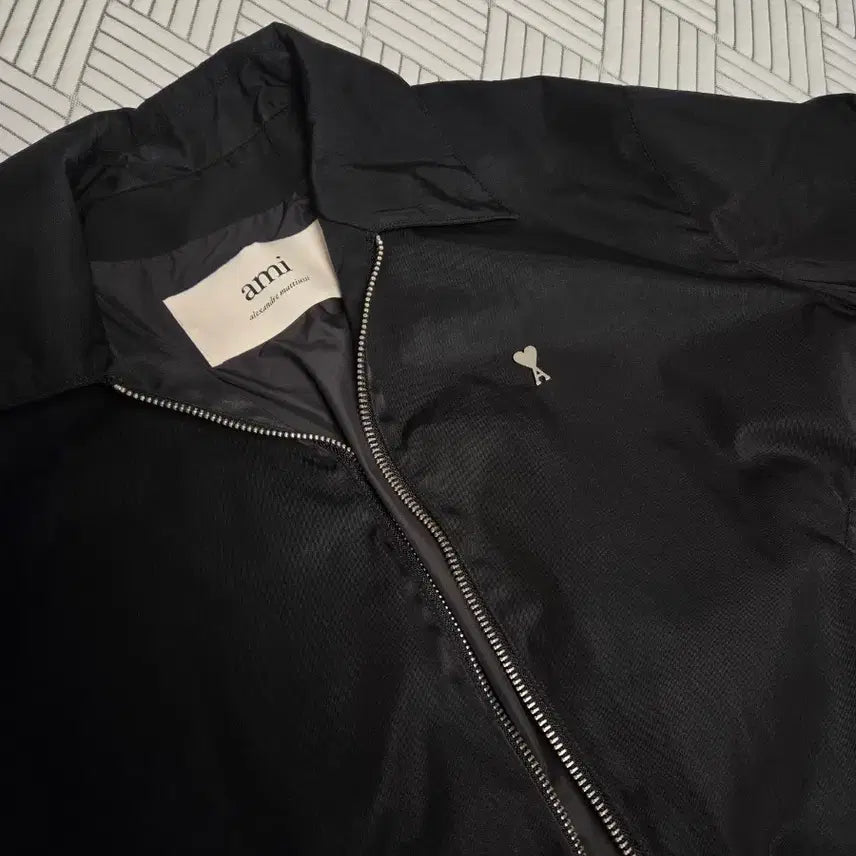 [BUNJANG] AMI Embroidered Black Jacket / 아미 하트 자수 블랙 자켓