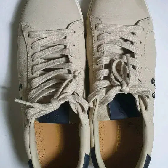 [BUNJANG] Fred Perry Sneakers Beige (270) / 프레드페리 스니커즈  (270)