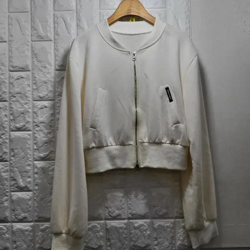 [BUNJANG] Cropped Bomber Jacket White / 크롭 항공 점퍼 화이트