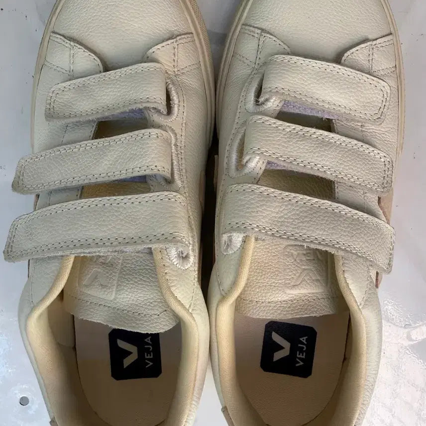 [BUNJANG] Veja Velcro Sneakers Cream / 베자 벨크로 운동화 크림색