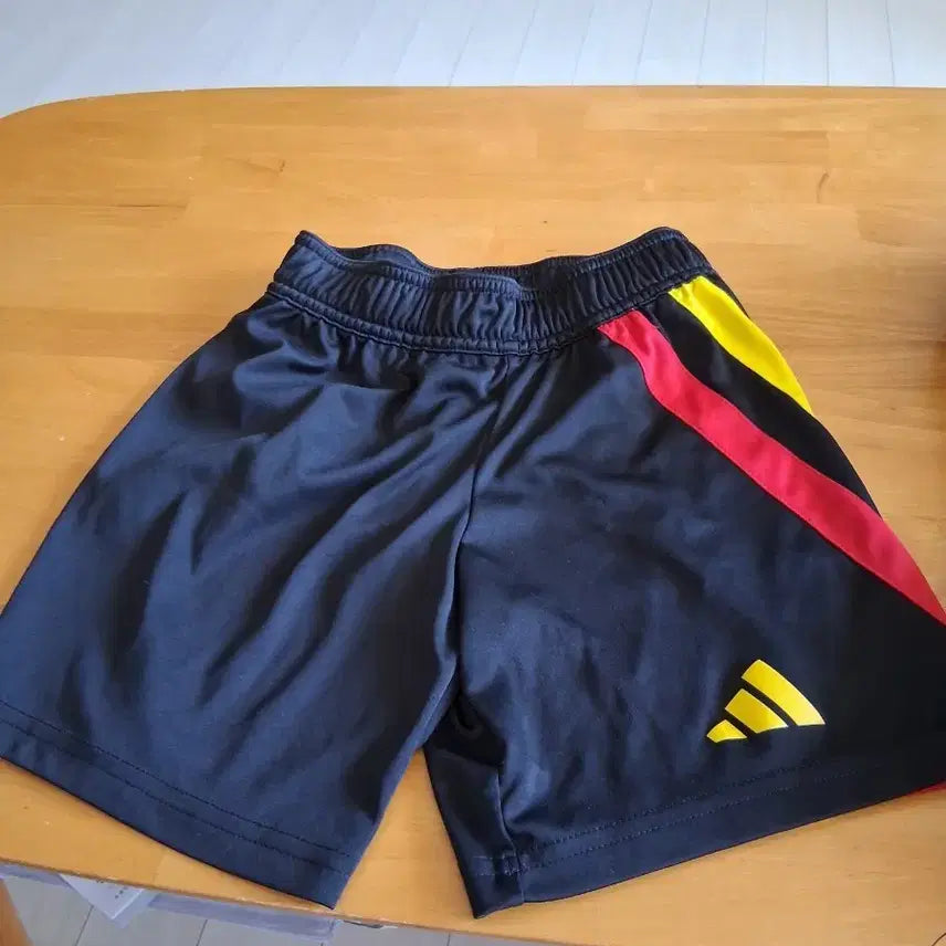 [BUNJANG] Adidas Training Shorts Black / 아디다스 트레이닝 반바지 블랙 레드 옐로우