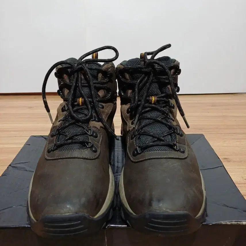 [BUNJANG] Columbia Mid-Cut Hiking Boots (Big Size) / 콜롬비아