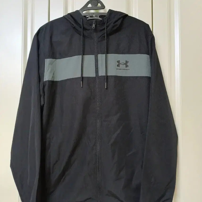[BUNJANG] Under Armour Men's Black Windbreaker Jacket Size 100 / 남성 언더아머 바람막이점퍼 검정색 100
