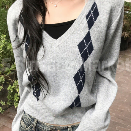 [BUNJANG] Kiddin Argyle Deep V-Neck Knit / [빠른발송] 키든 아가일 딥 브이넥니트
