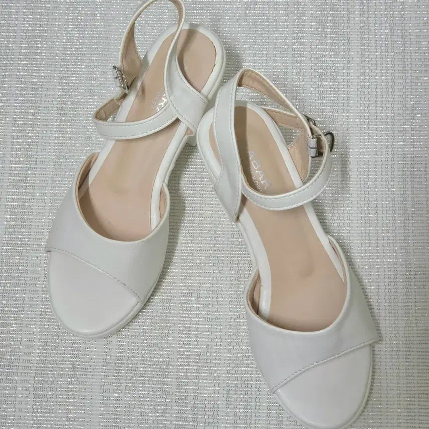 [BUNJANG] Women's White Strap Sandals (235) / 여성샌들 235 . 새상품