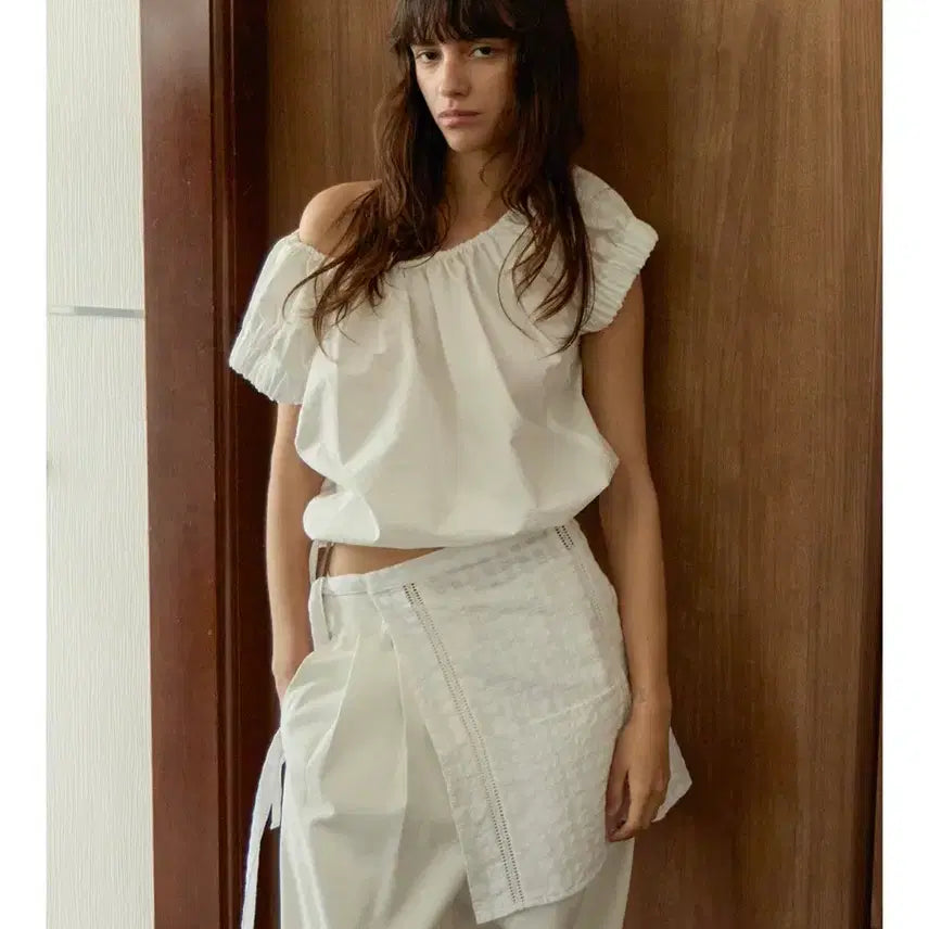 [BUNJANG] Levar Crispy Volume Cropped Blouse / 르바 크리스피 볼륨 크롭 블라우스