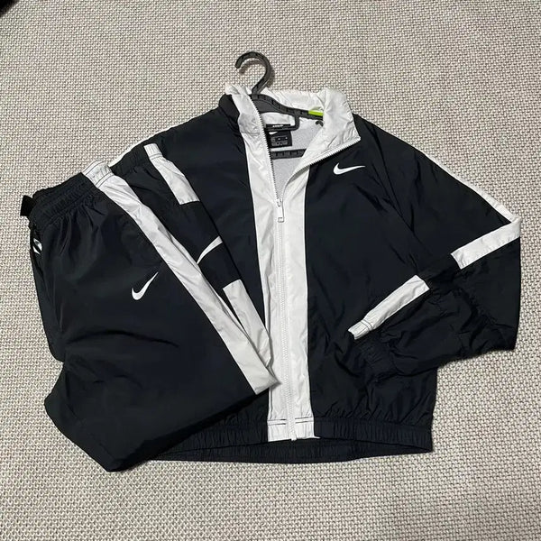 [BUNJANG] Nike Women's Woven Training Set / M 나이키 여성 우븐 트레이닝복 세트 B.7425