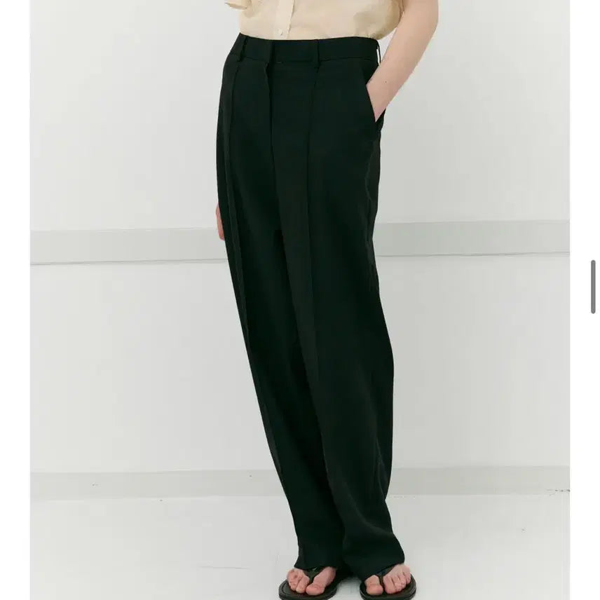 [BUNJANG] Arto Pintuck Straight Slacks - Black, Medium / 미착용새것 아르토 핀턱 스트레이트 슬랙스 블랙 미듐사이즈