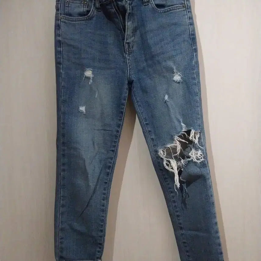 [BUNJANG] XE2 Distressed Jeans / XE2 데미지 청바지